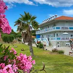 Seaview Aparthotel 4*
