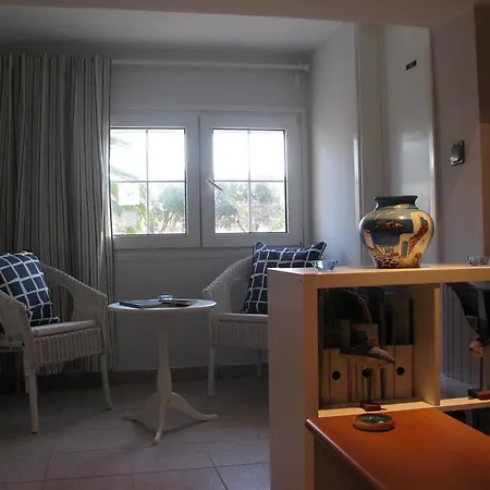 Seaview מלון דירות 4*