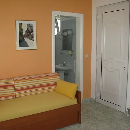 מלון דירות Seaview 4*